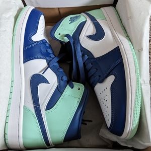 NIB Men's Nile Air Jordan 1 Mid Size 8.5